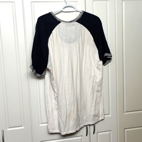 Comfortable T-Shirt - Picture 2 of 3